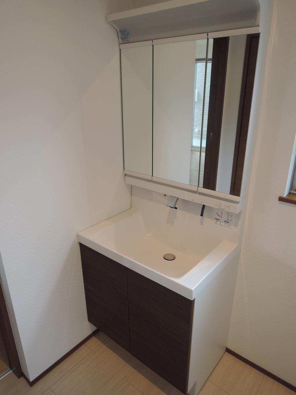 Wash basin, toilet. Indoor (11 May 2013) Shooting