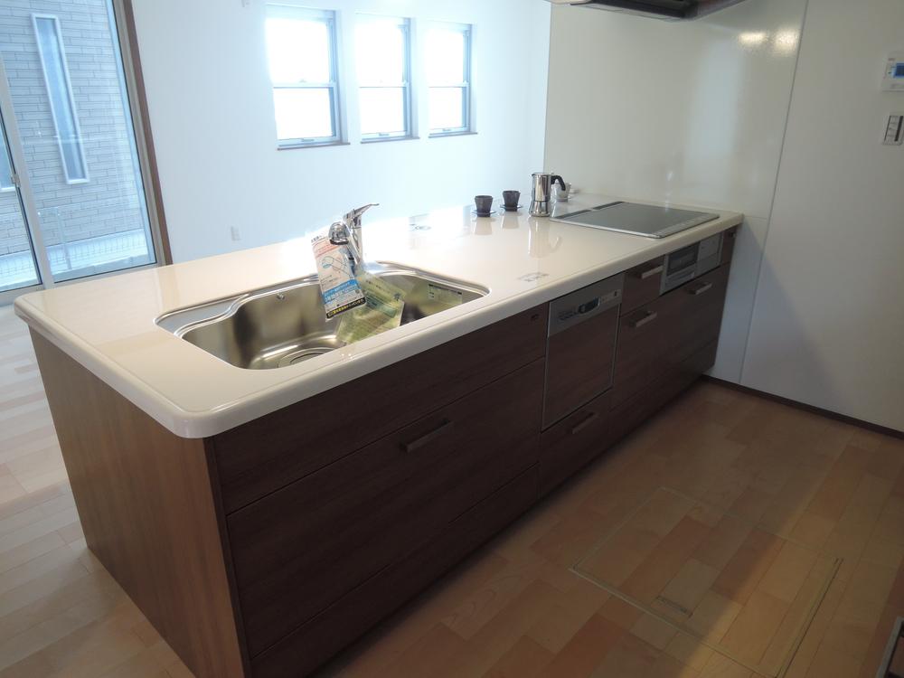 Kitchen. Indoor (11 May 2013) Shooting