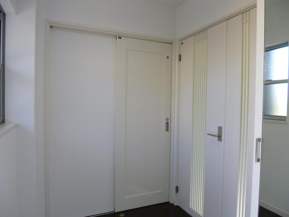 Entrance. (October 2012) Shooting