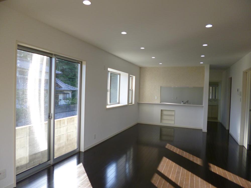 Living. (October 2012) Shooting