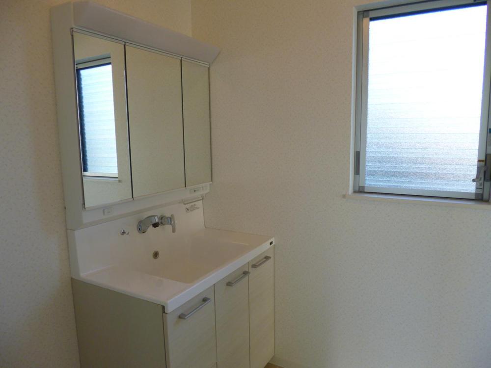 Wash basin, toilet. (October 2012) Shooting