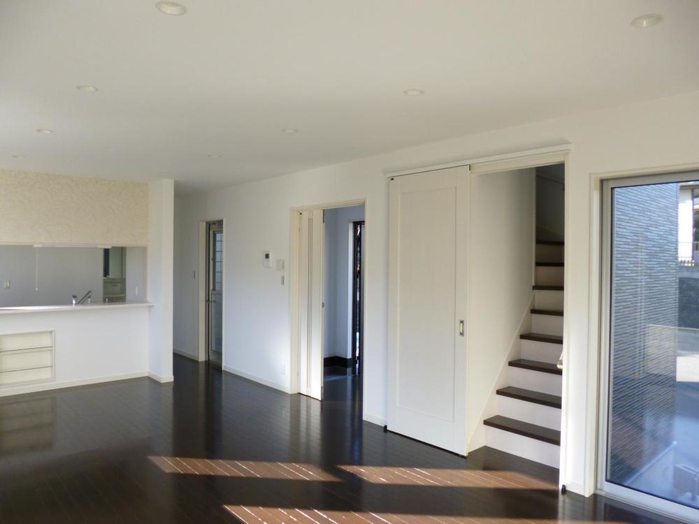 Living. (October 2012) Shooting