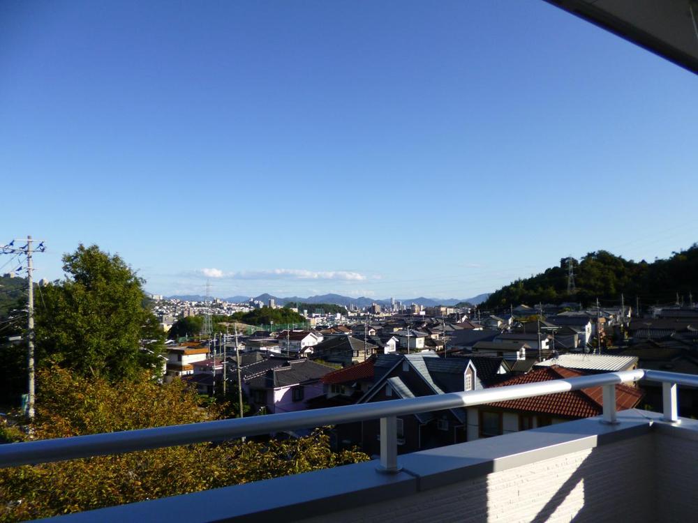 View photos from the dwelling unit. Local (10 May 2012) shooting