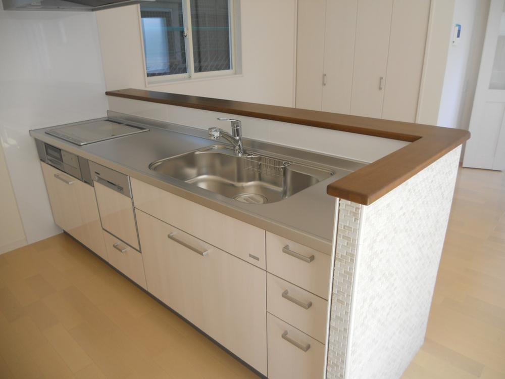 Kitchen. Dishwasher is also standard equipment in the course all-electric