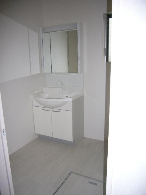 Wash basin, toilet. Interior