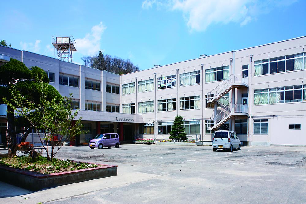 Junior high school. Sunaya junior high school