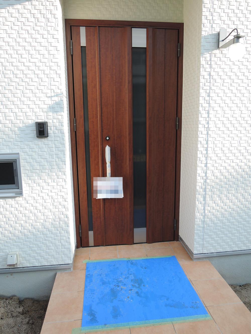 Entrance. Local (11 May 2013) Shooting