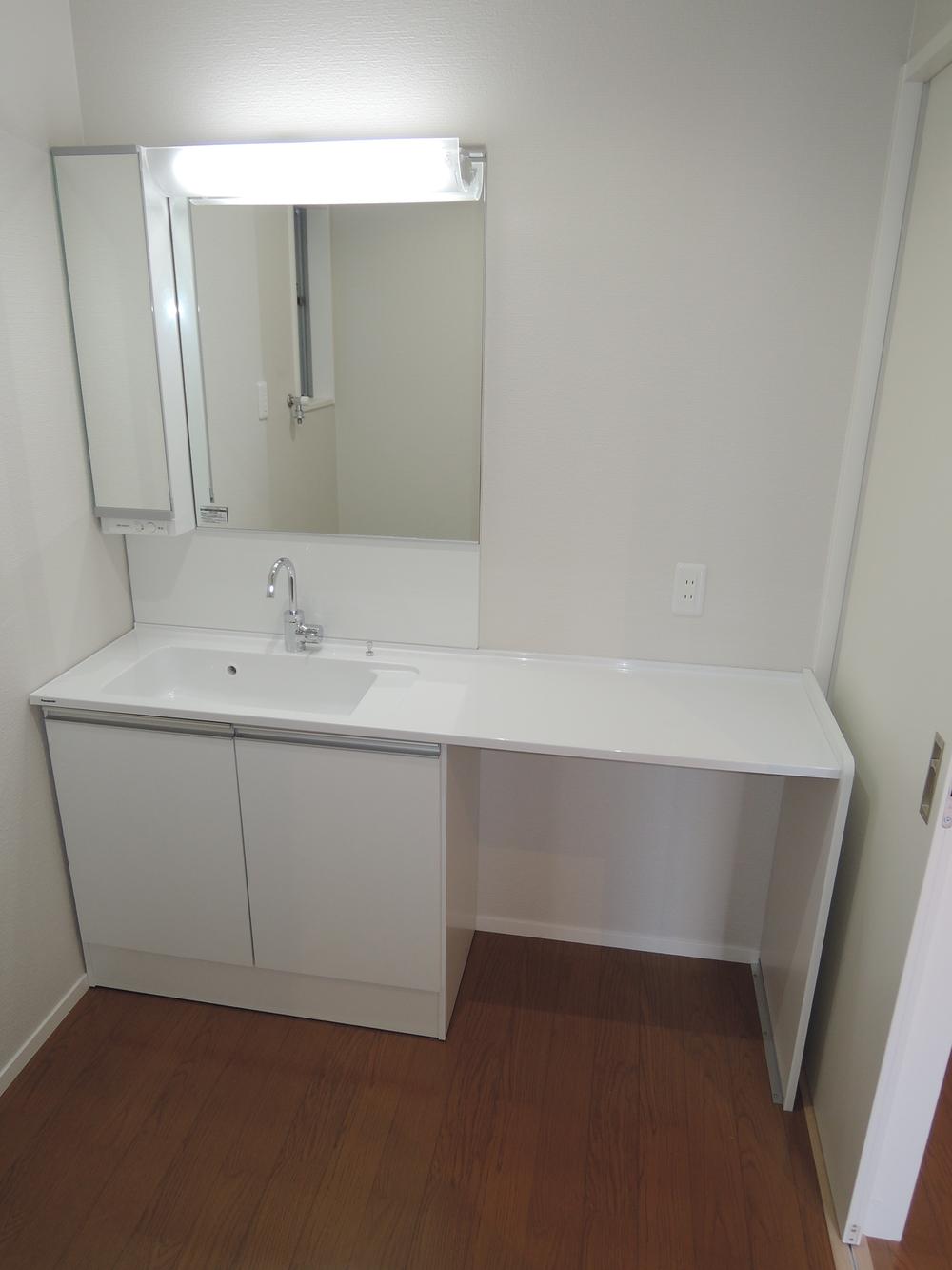 Wash basin, toilet. Indoor (11 May 2013) Shooting