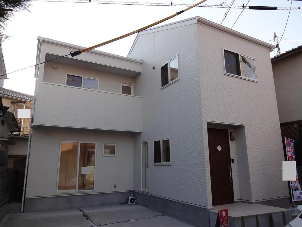 Local appearance photo. Local (10 May 2013) Shooting