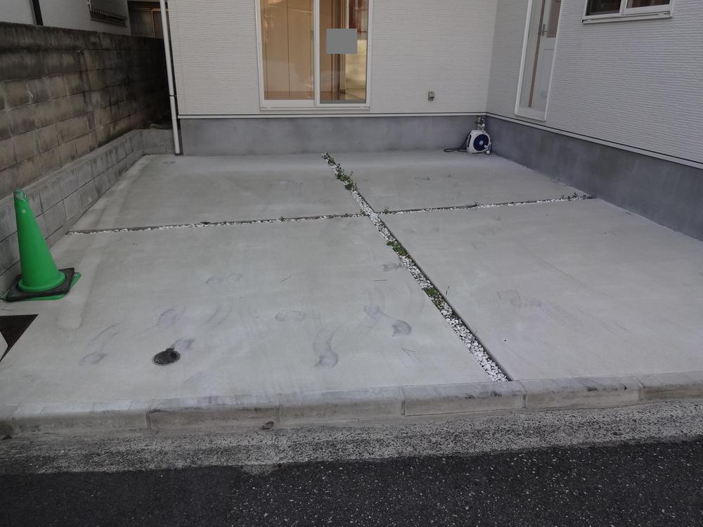 Parking lot. Local (10 May 2013) Shooting