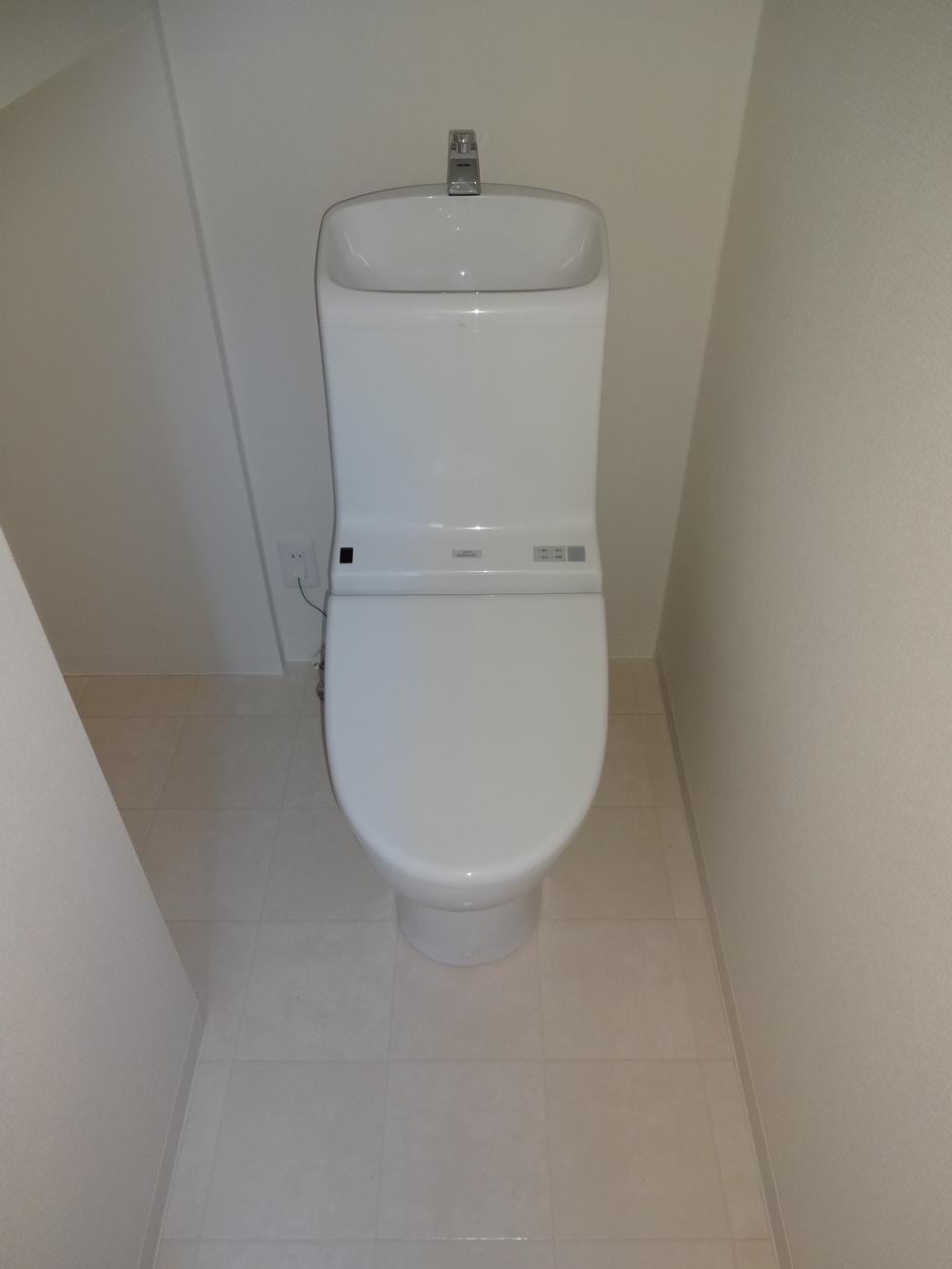 Toilet. Indoor (10 May 2013) Shooting