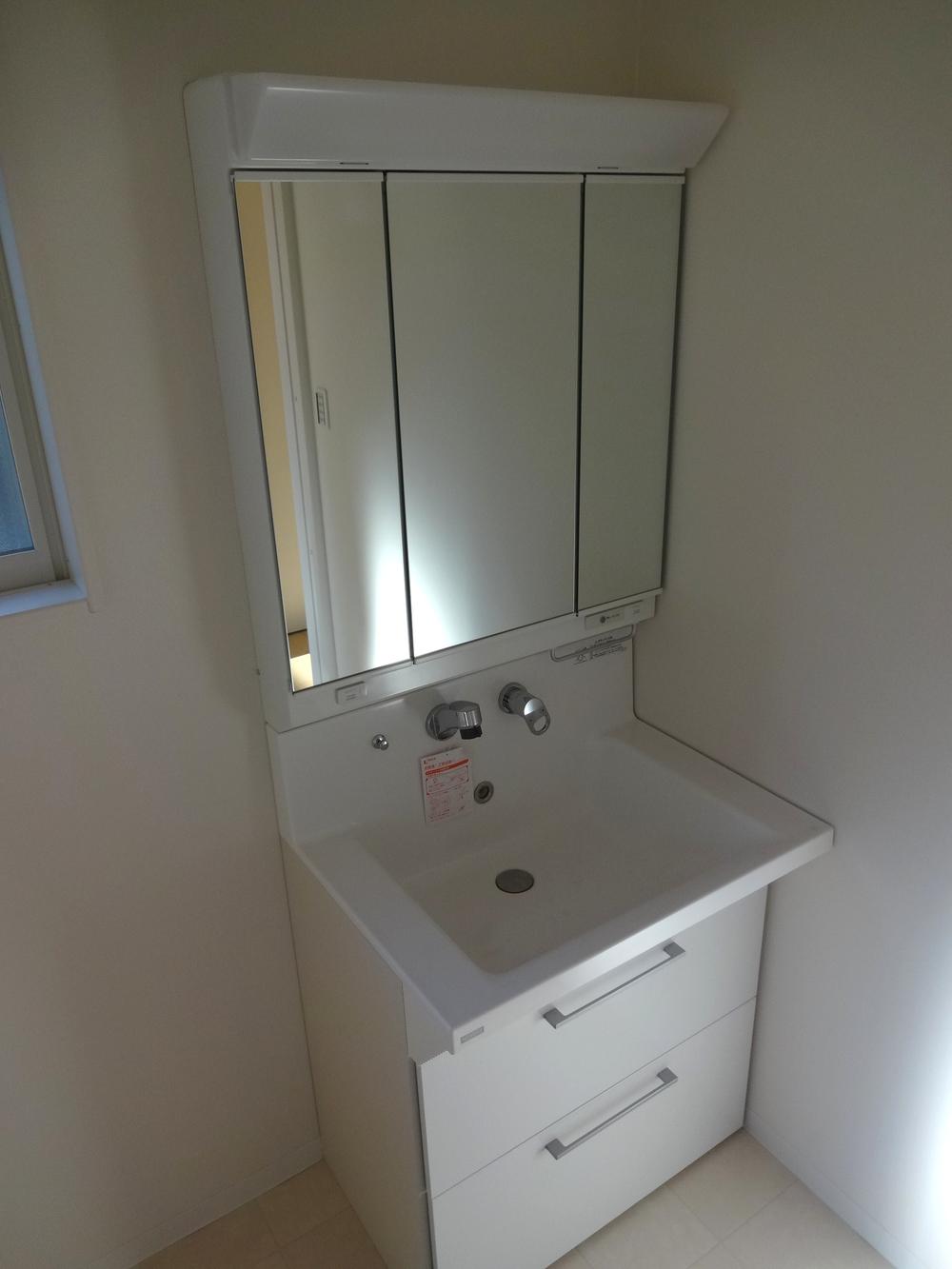 Wash basin, toilet. Indoor (10 May 2013) Shooting