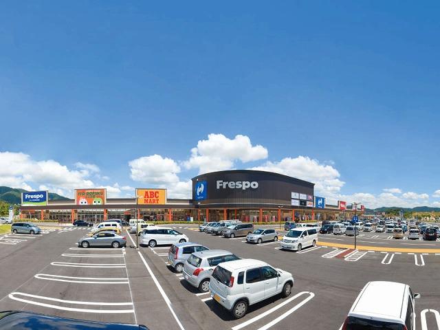 Shopping centre. Grocery in the center of the 1200m Co-op Hiroshima to Frespo ・ Flush from grocery to clothing, It is a large commercial complex