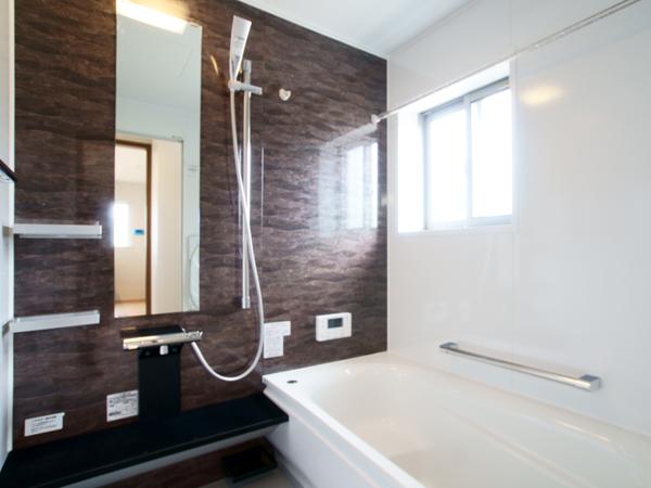 Bathroom. Heal the fatigue of the day, Comfortable unit bus