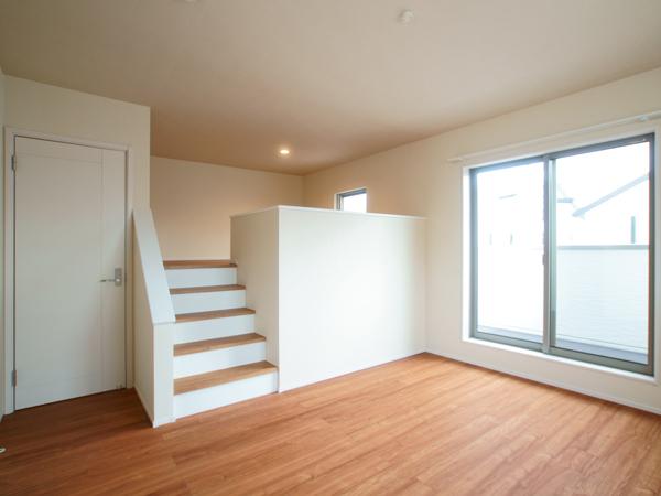 Non-living room. Storage of course, It can be used as a space of hobby, The main bedroom loft with. 