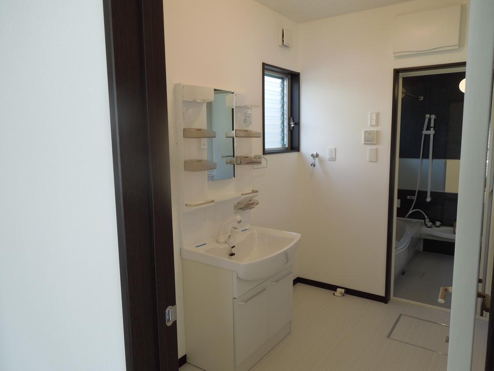 Wash basin, toilet. Local (March 2013) Shooting