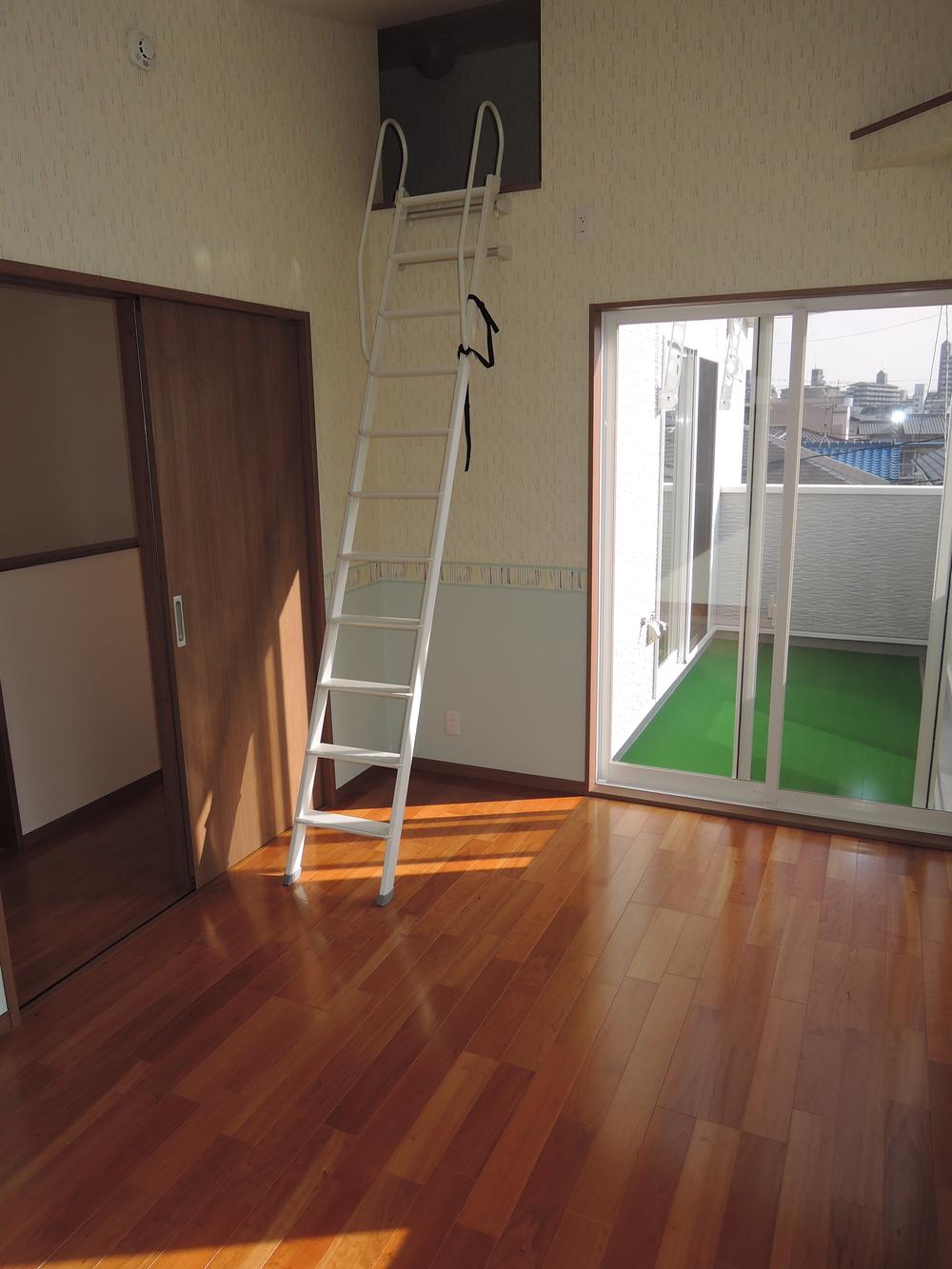 Non-living room. Local (12 May 2013) Shooting