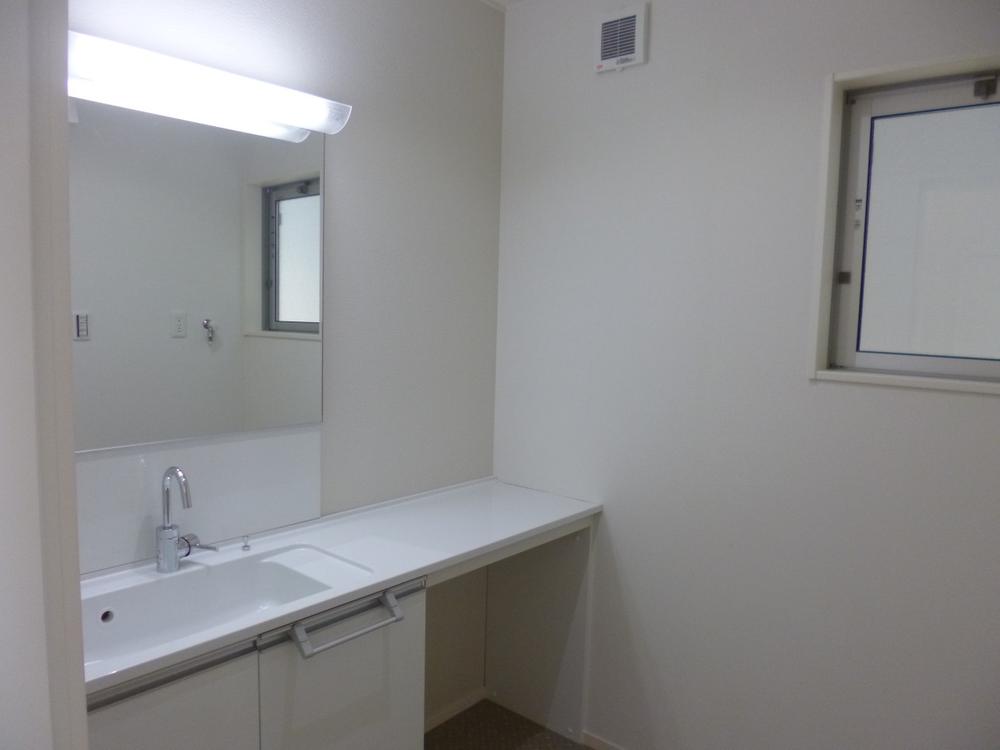 Wash basin, toilet. (September 2013) Shooting