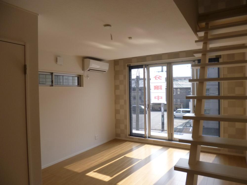 Living. (September 2013) Shooting