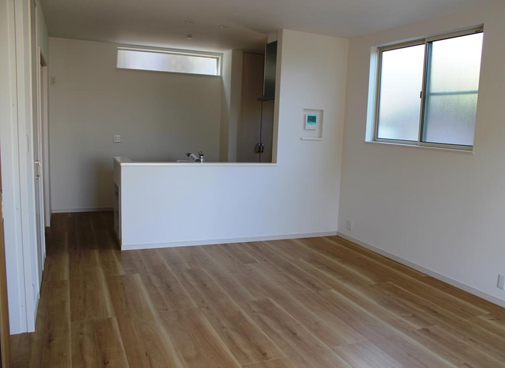 Living. No.5B-4 living