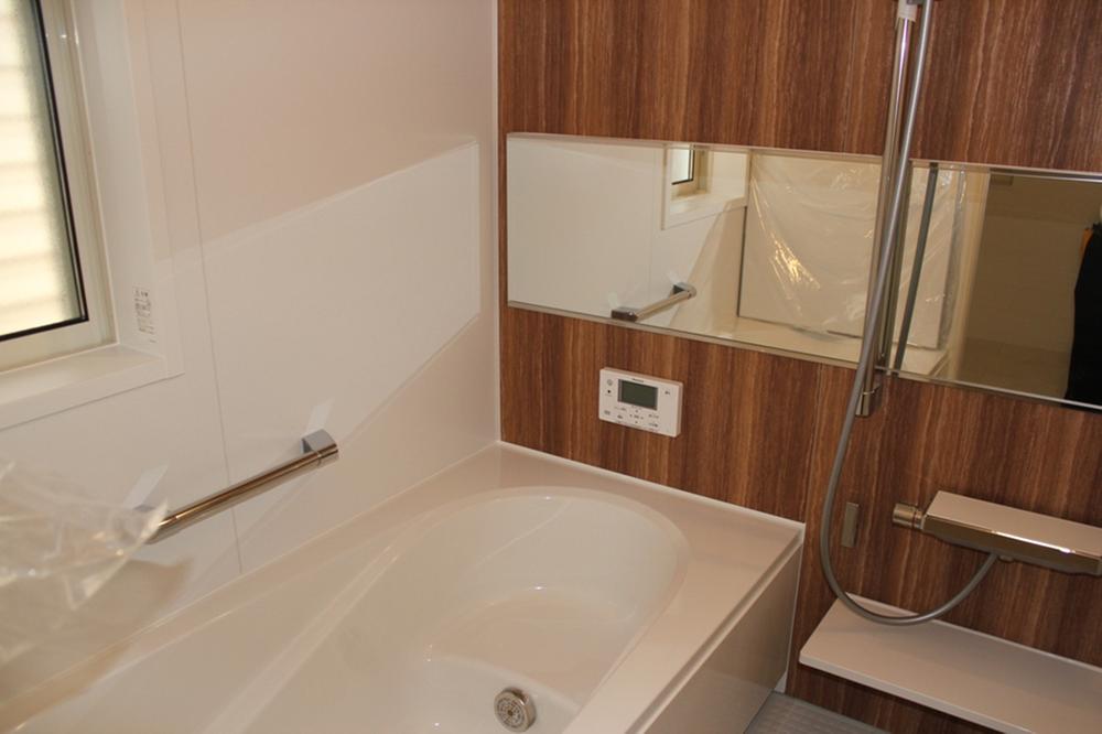 Bathroom. No.5B-4 bathroom