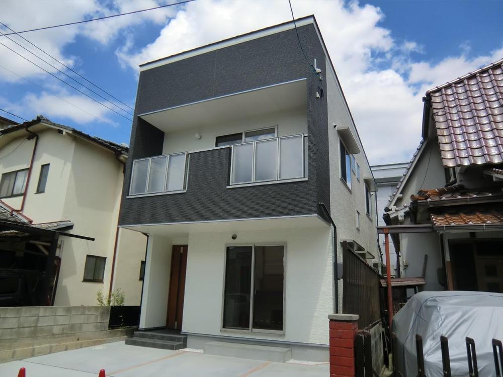 Local appearance photo. Local (May 2012) shooting