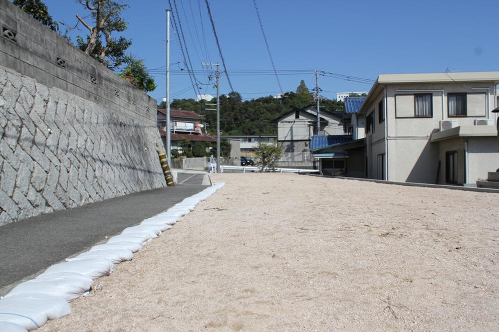 Local photos, including front road. Local (10 May 2013) Shooting