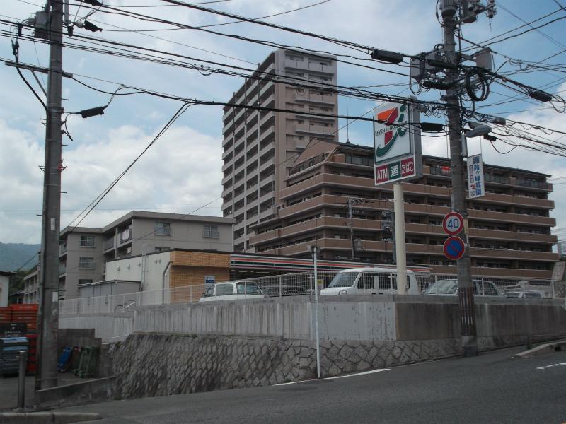 Convenience store. 689m to Seven-Eleven Hiroshima Minaga 3-chome