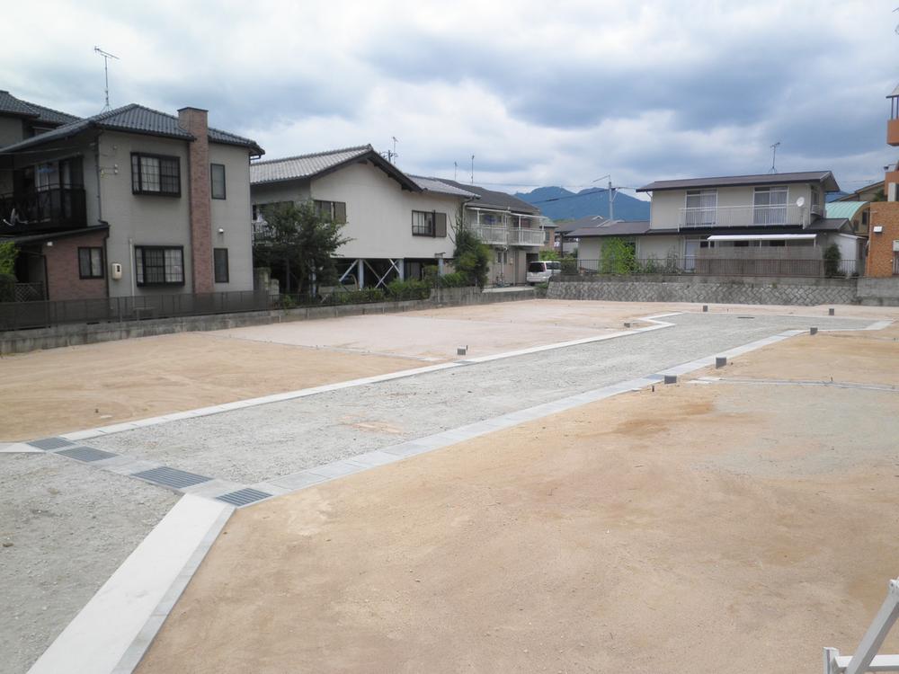 Local photos, including front road. Local shooting