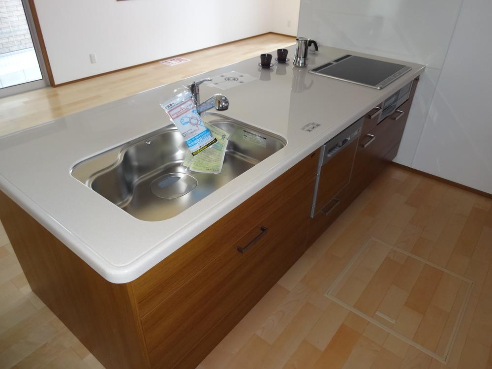 Kitchen. Indoor (10 May 2013) Shooting