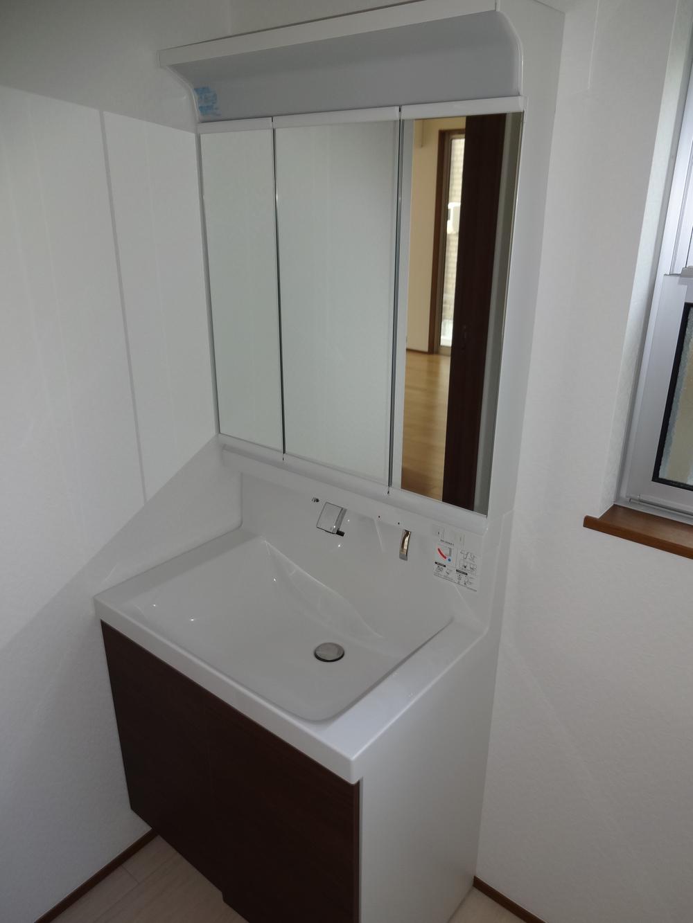 Wash basin, toilet. Indoor (10 May 2013) Shooting