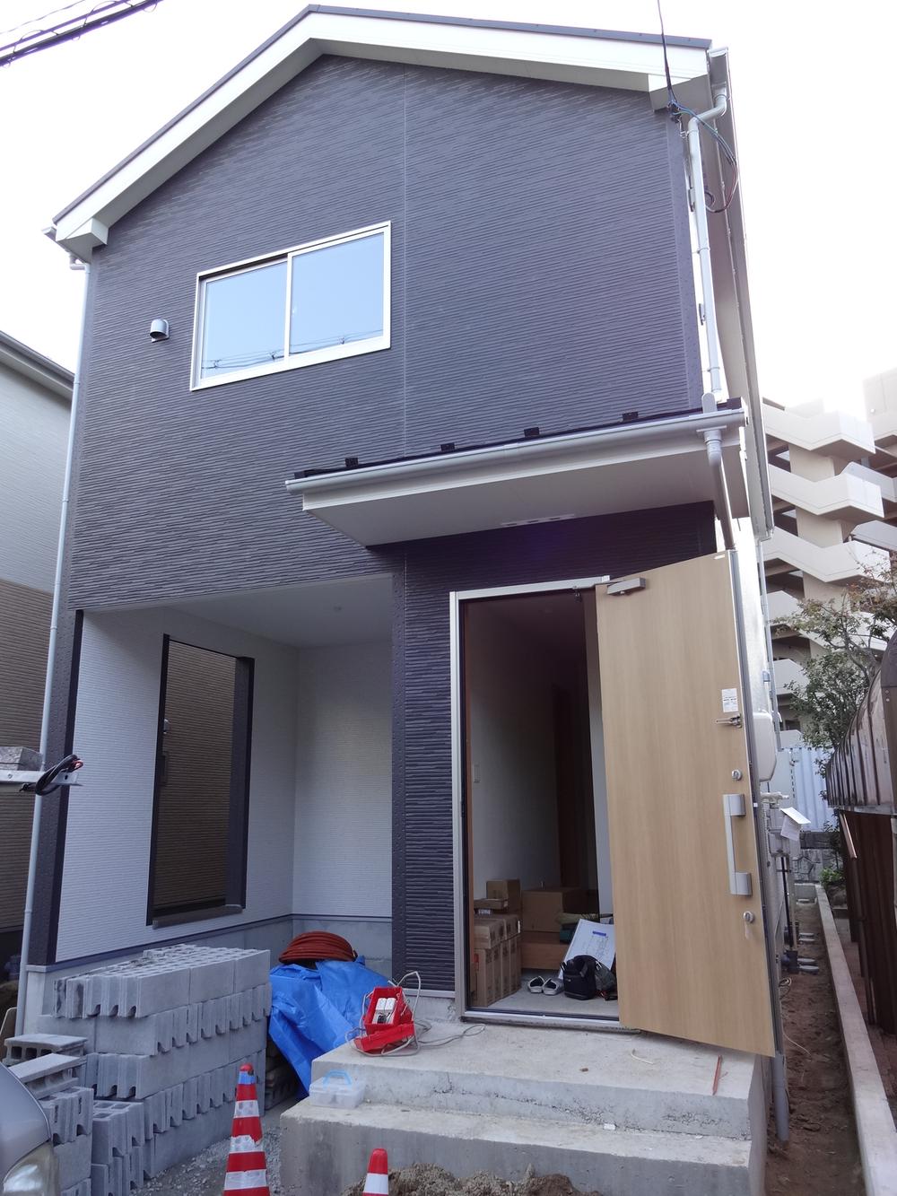 Local appearance photo. Local (11 May 2013) shooting 2013 in late November will be completed