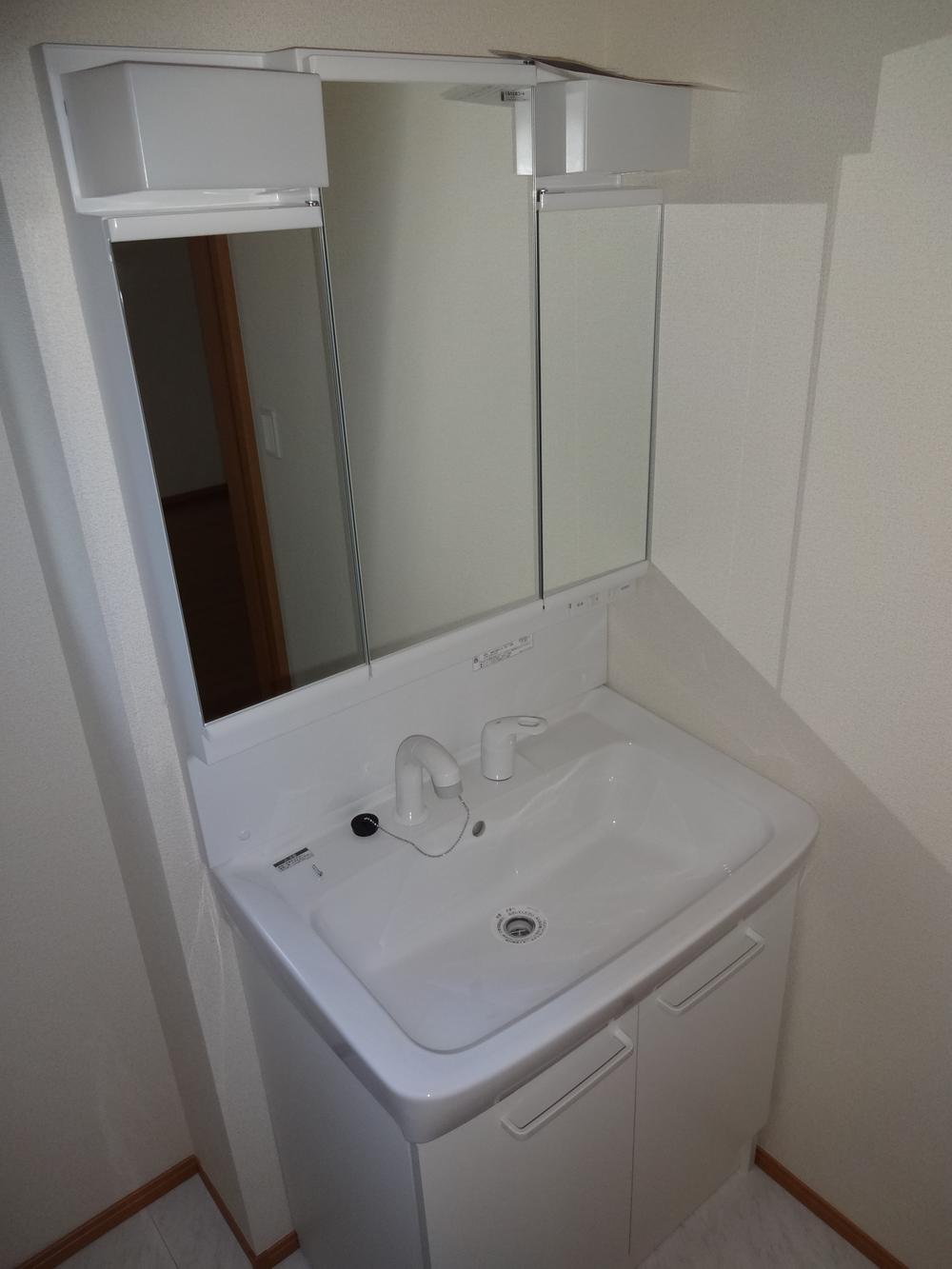 Wash basin, toilet. Indoor (11 May 2013) Shooting