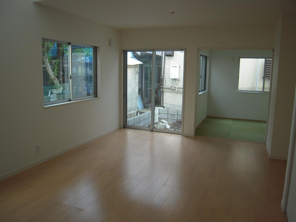 Living. Spacious living room