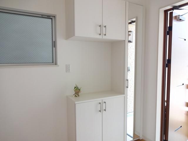 Entrance. Always entrance is beautiful shoes BOX of large capacity ☆ Pat of the check before going out in the full-length mirror! !