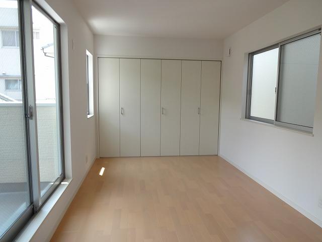 Non-living room. Beautiful always a room because each room there is a cloak to