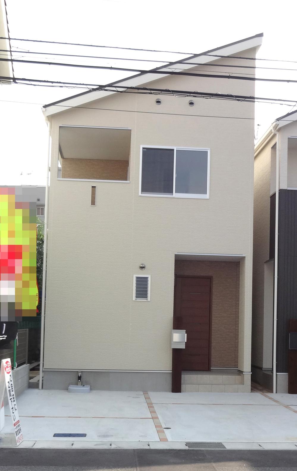 Local appearance photo. Is outside structure completed we were !! natural appearance. Parking spaces can also be parked in the smooth with two possible !! flat