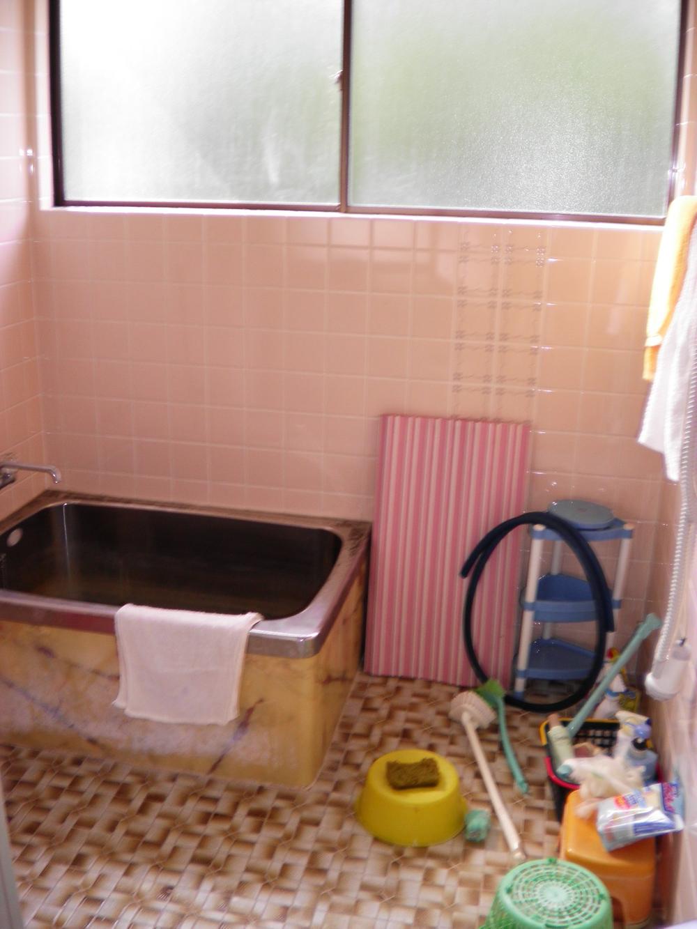 Bathroom. Local (September 2013) Shooting
