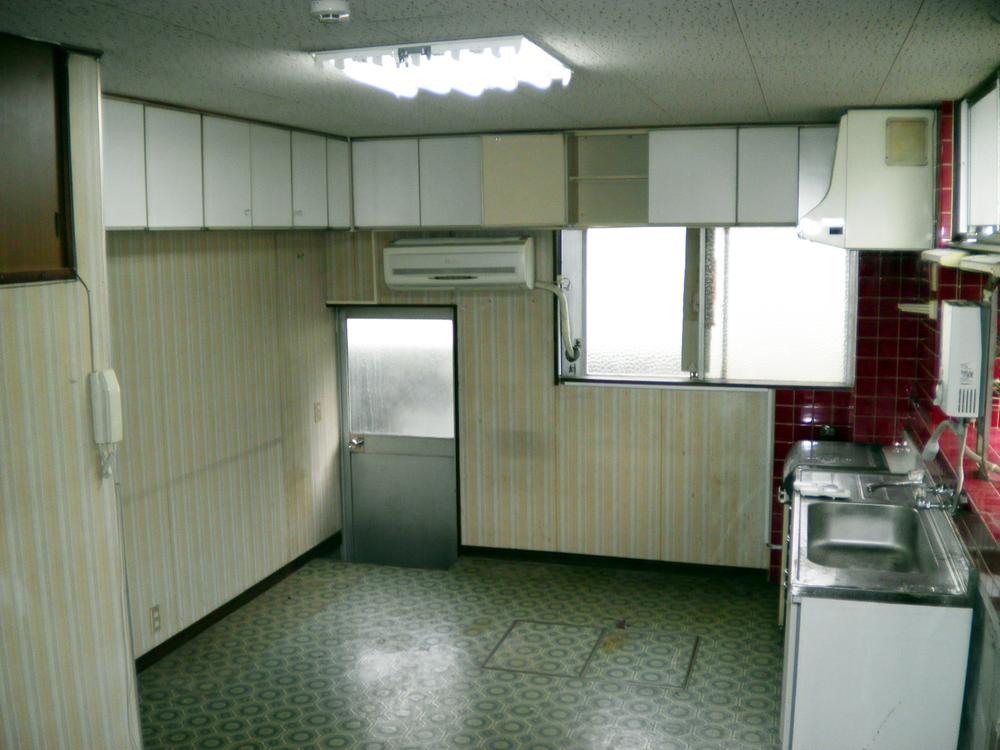 Kitchen. Indoor (12 May 2013) Shooting