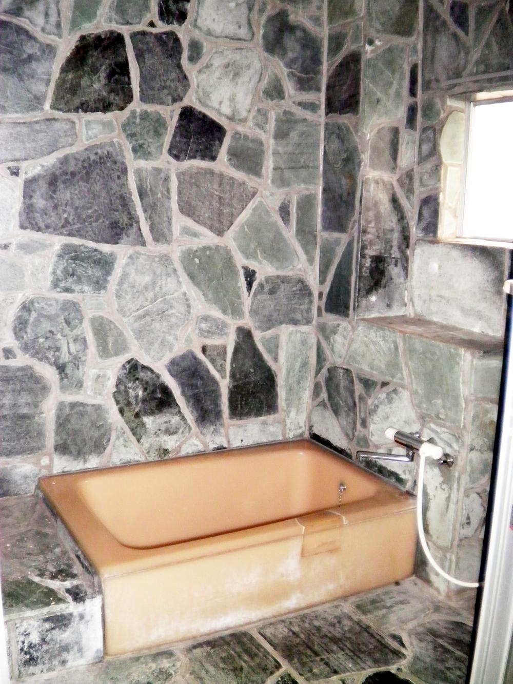 Bathroom. Indoor (12 May 2013) Shooting