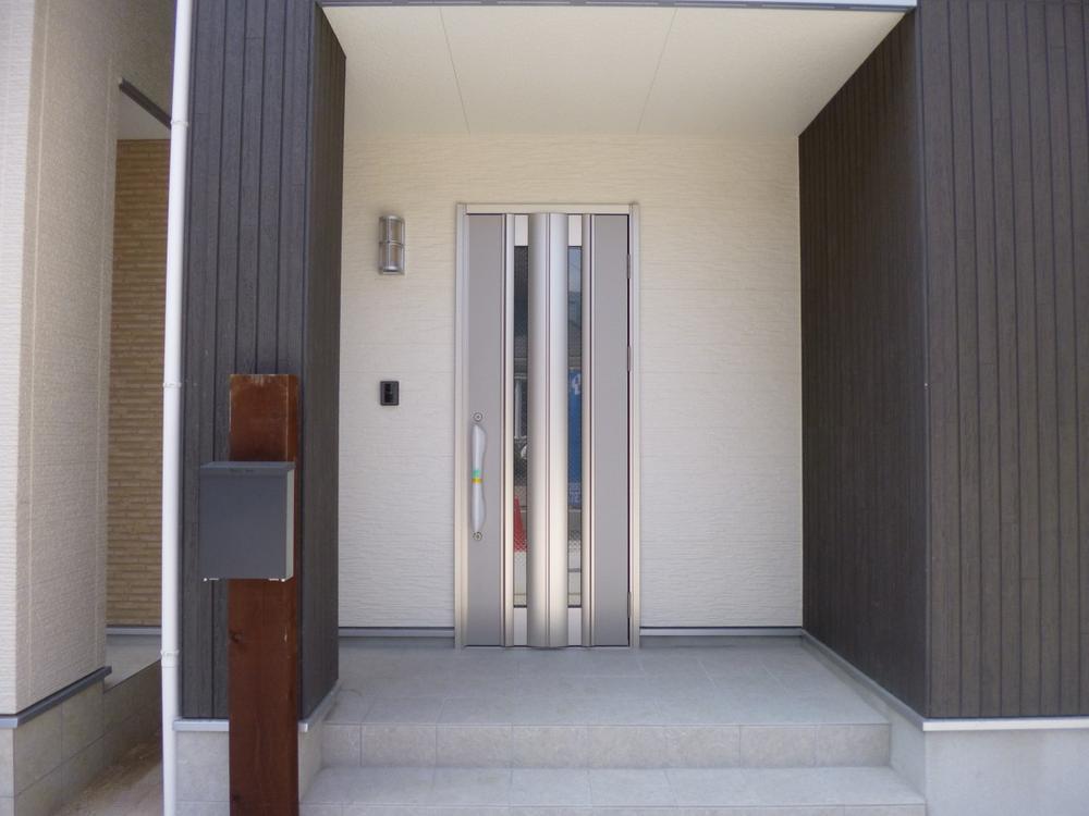 Entrance. (August 2013) Shooting