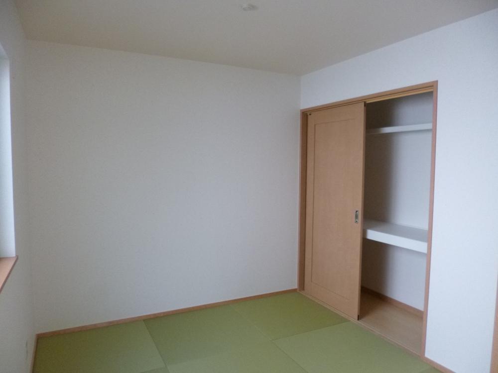 Non-living room. (August 2013) Shooting