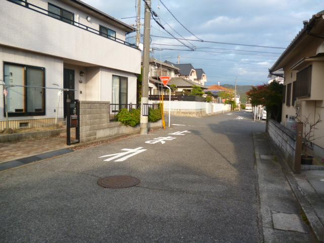 Other. Width 6m in the south road.