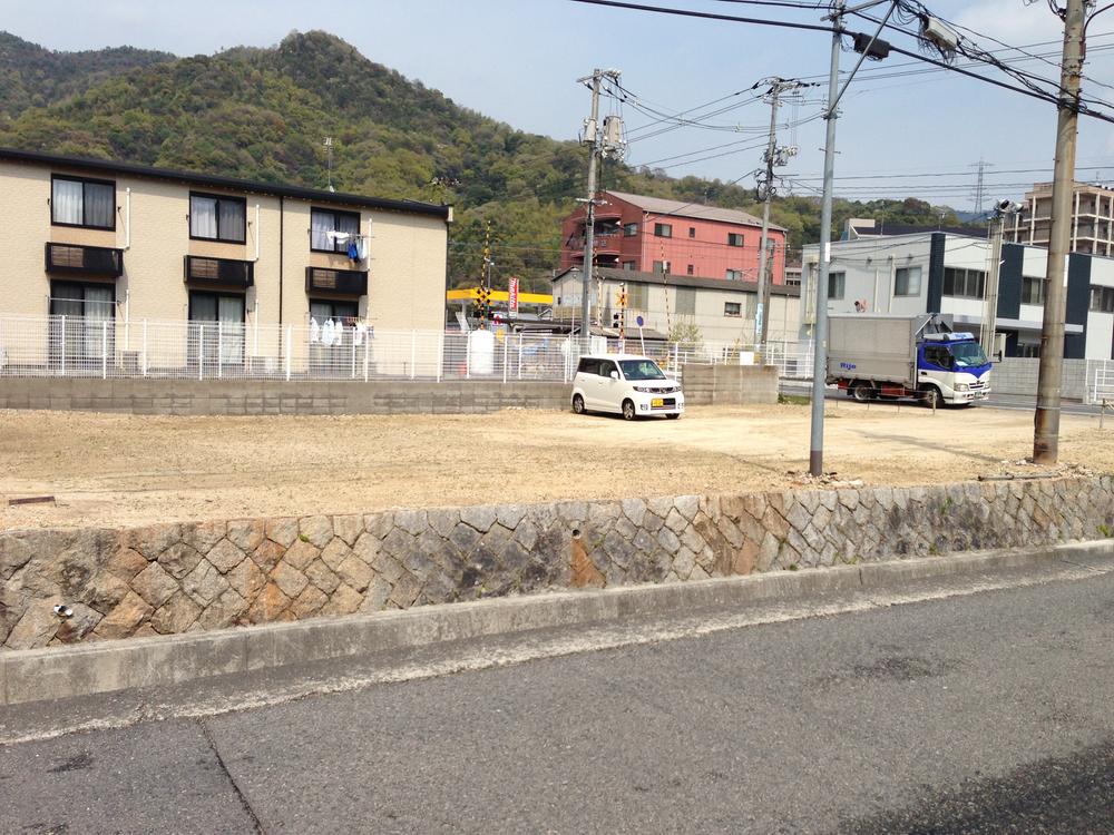 Local photos, including front road. Bright south-facing! 