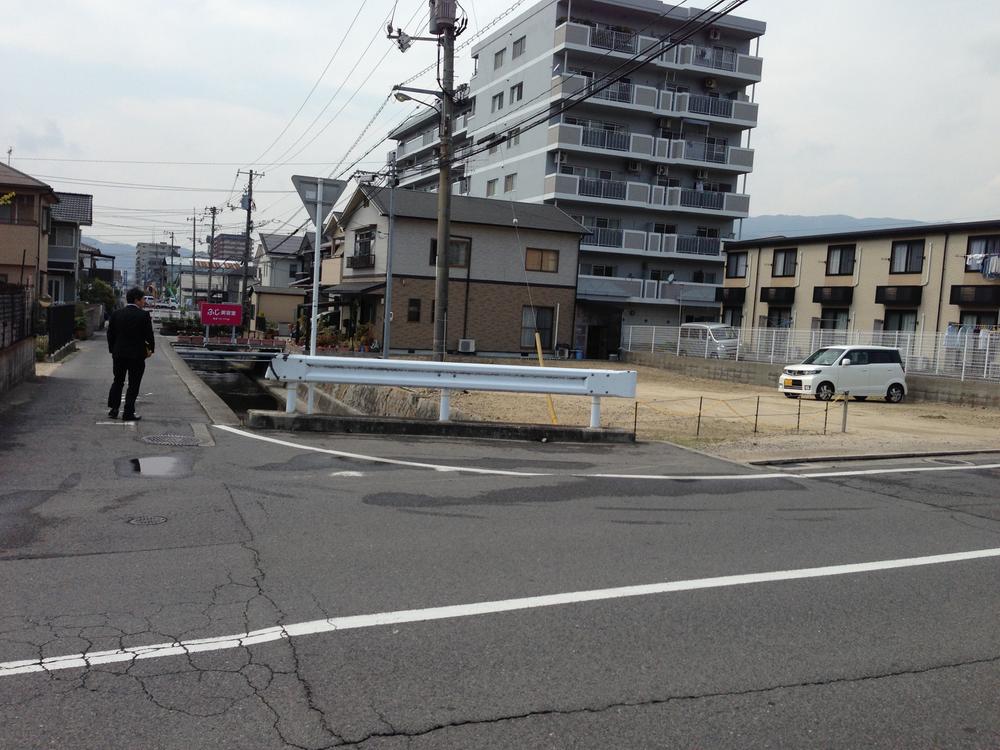 Local photos, including front road. None the entire building! 