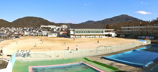 Primary school. Showa center to the elementary school 201m