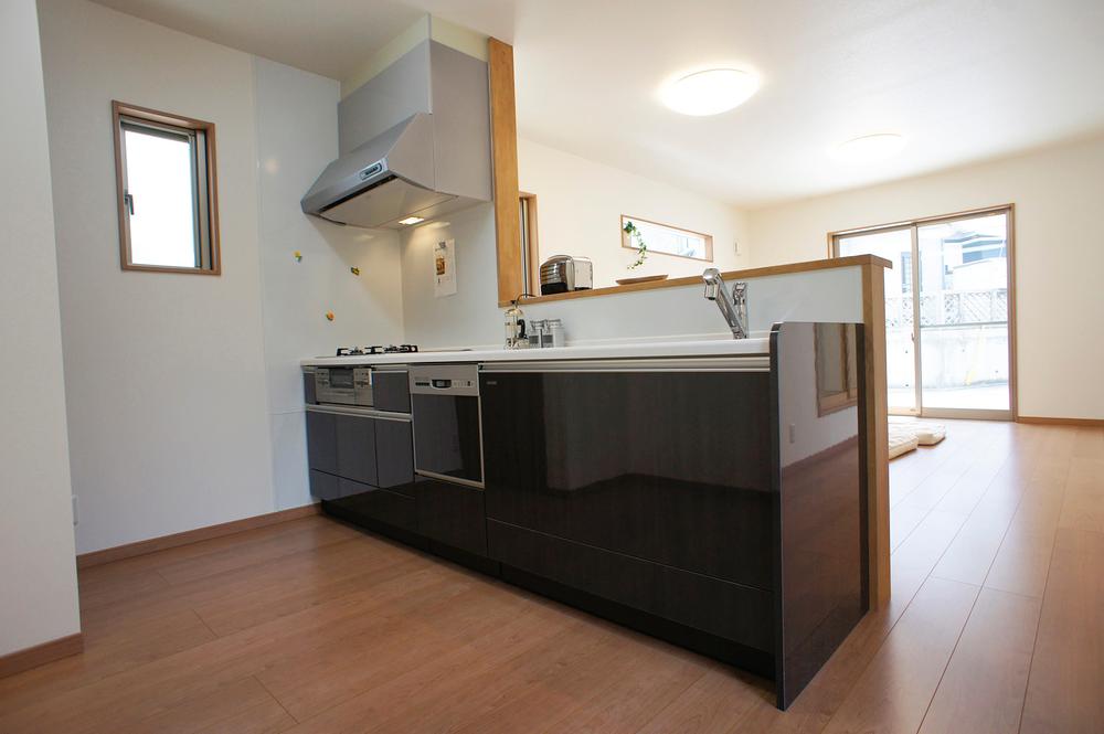 Kitchen. You can overlook all LDK in the room (April 2013) shooting face-to-face. 