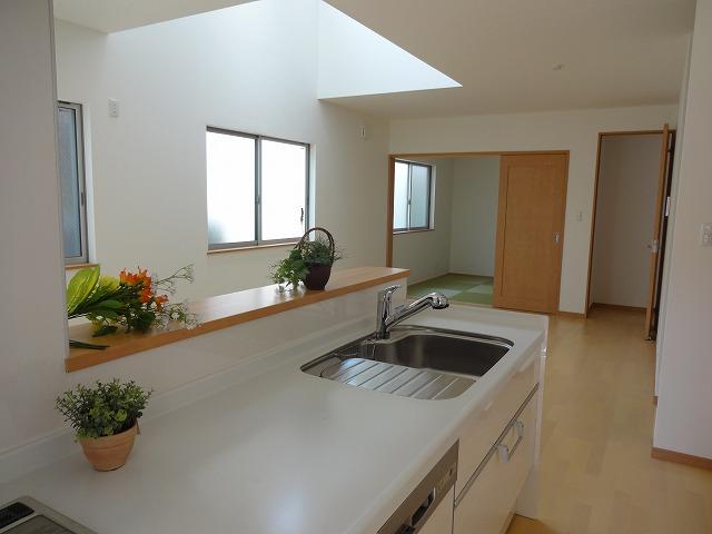 Kitchen. Even during the cooking in the kitchen, Your child that you family and go home you are in the living room is placed in the eye immediately. 