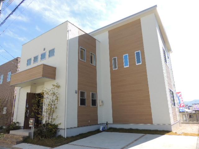 Local appearance photo. The contrast of pale brown and white, Gently cute appearance of the impression. 