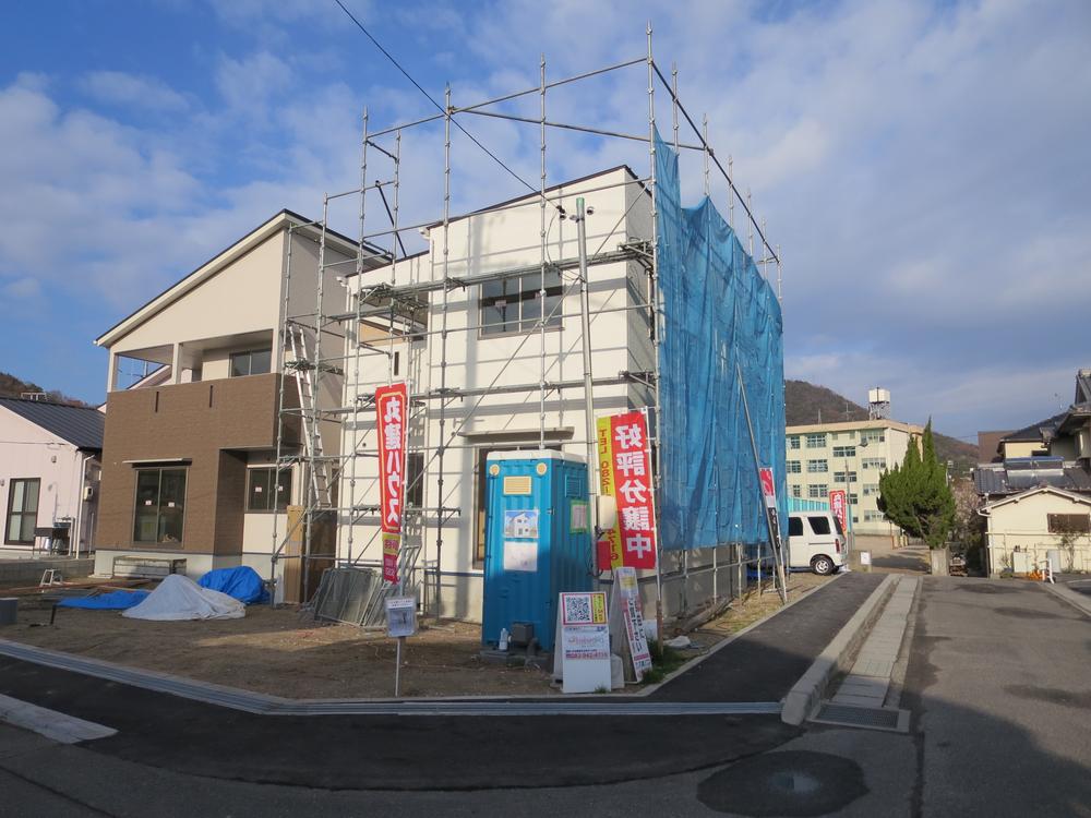 Local appearance photo. Local (12 May 2013) Shooting